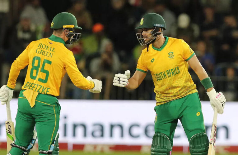 2nd T20I: Hendricks, Shamsi star in SA’s win over India in rain-marred game